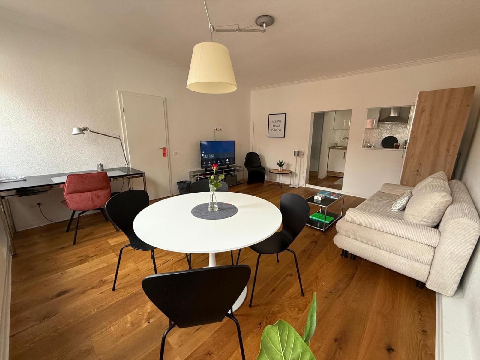Stylisches Apartment Mit Grossem Tageslichbad Am Marktplatz Leonberg Exterior photo