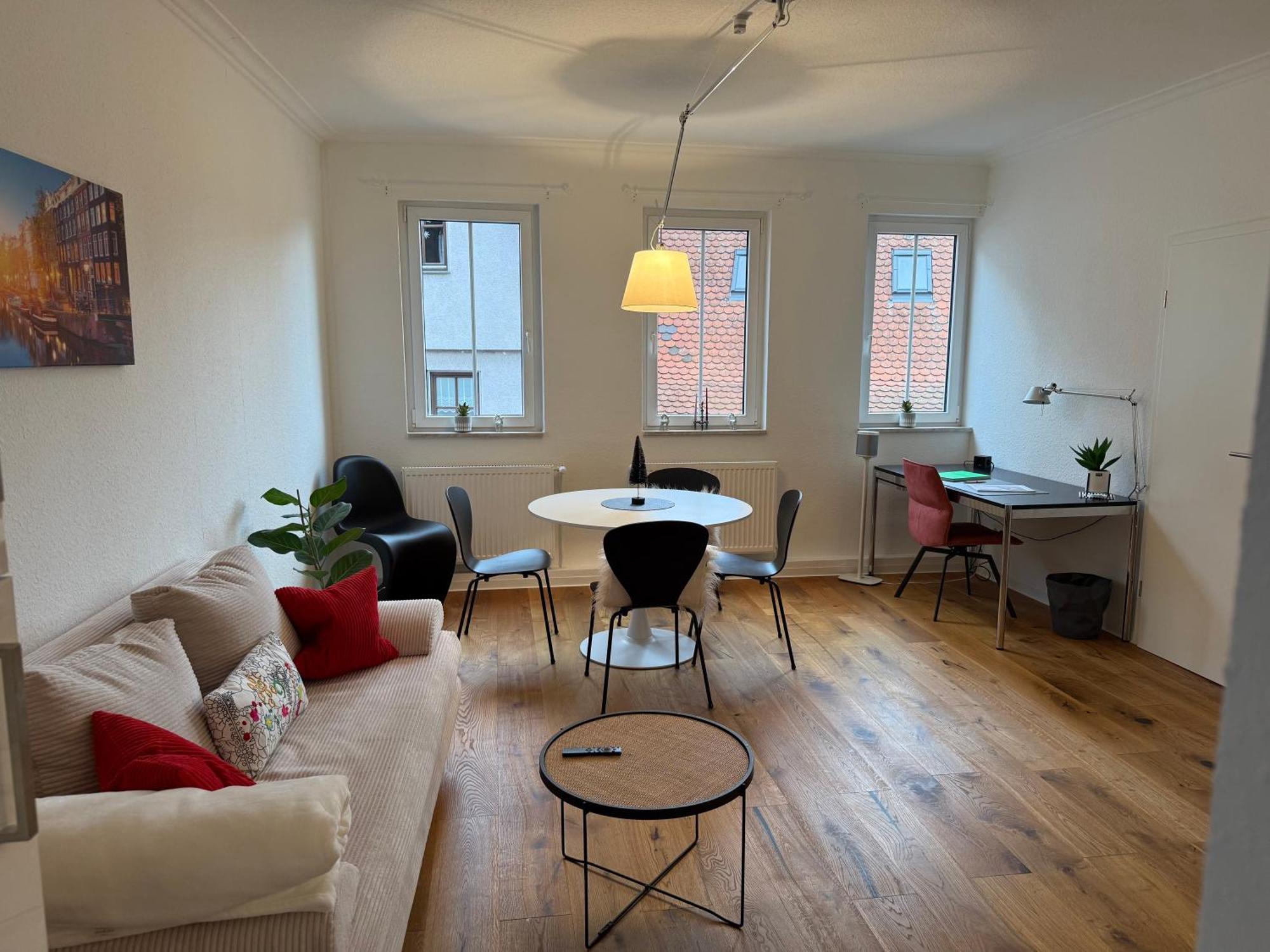 Stylisches Apartment Mit Grossem Tageslichbad Am Marktplatz Leonberg Exterior photo