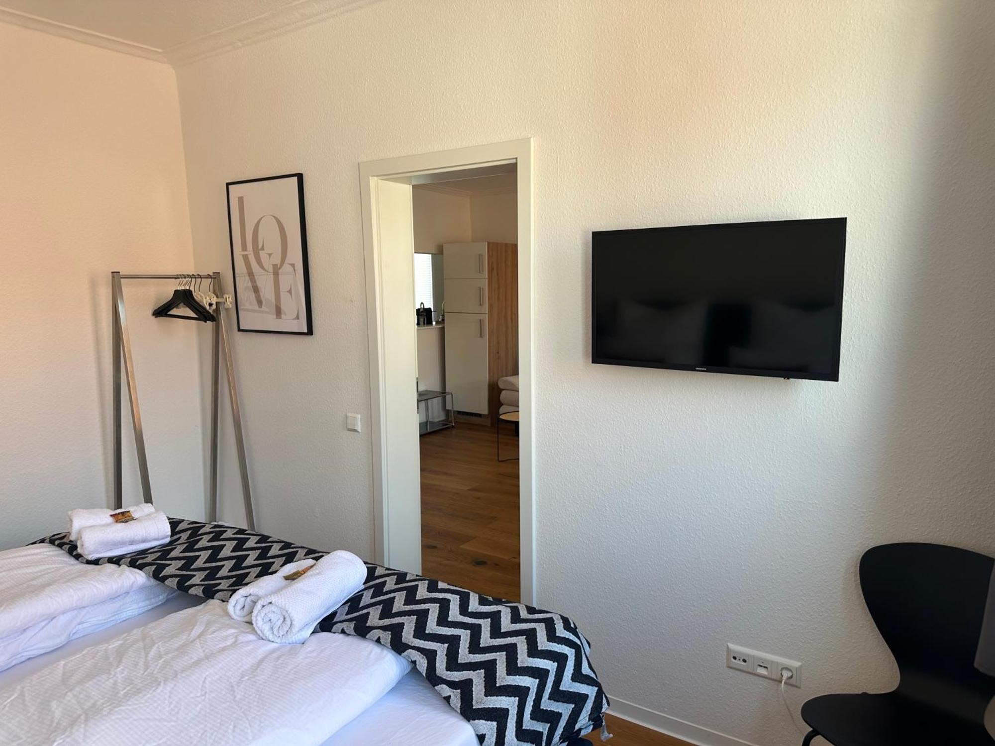 Stylisches Apartment Mit Grossem Tageslichbad Am Marktplatz Leonberg Exterior photo